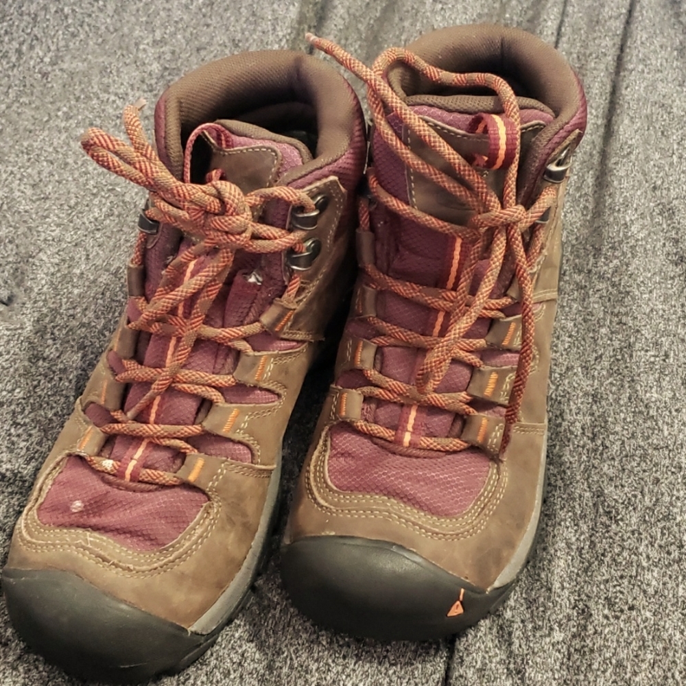 Keen women utility boots